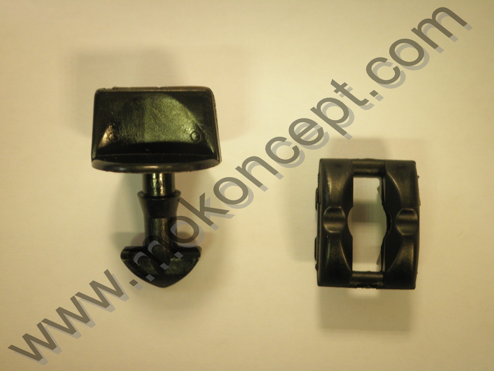 Agrafe fixation plaque allumage