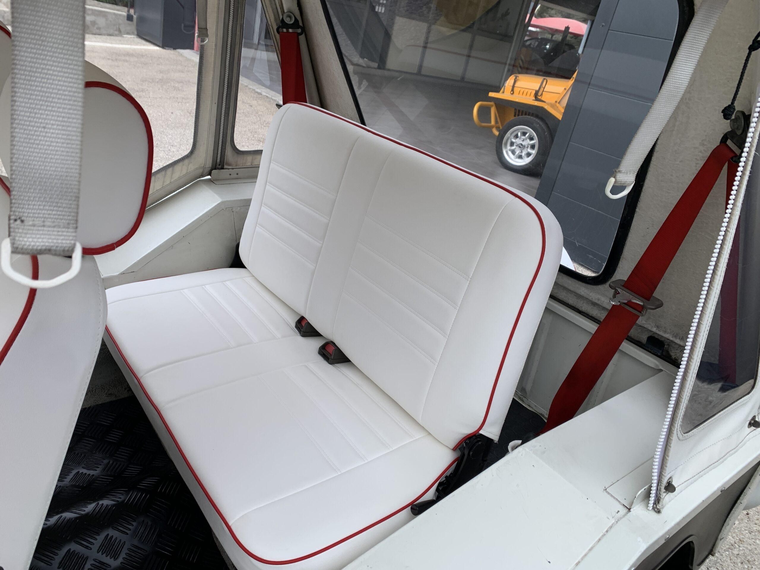 Banquette Moke blanc/rouge