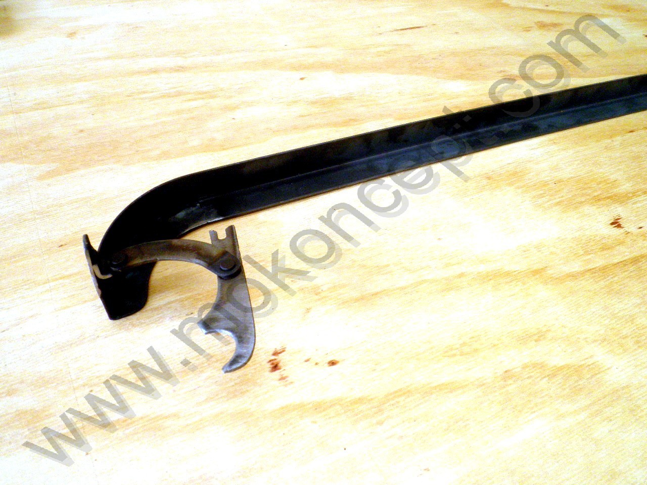 Barre fixation avant capote Moke 1986/1995