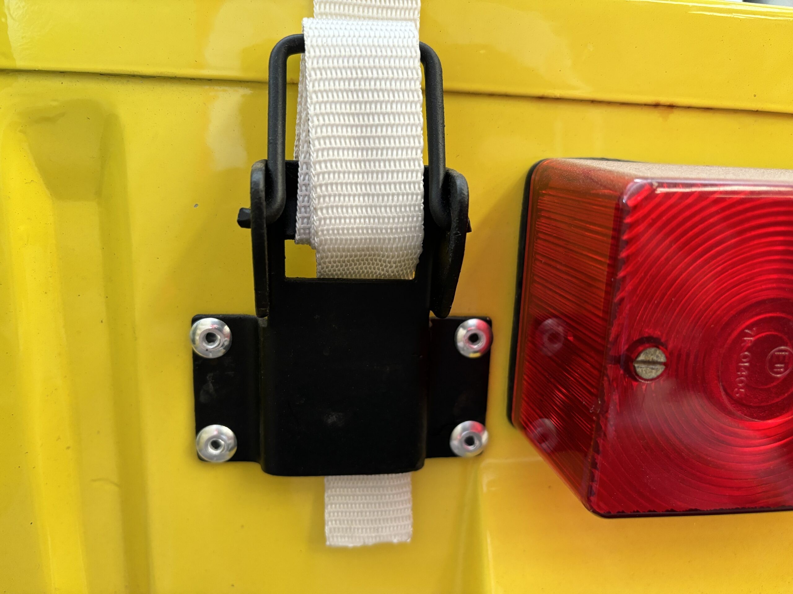 Bracket Rear sangle capote Moke 1986 / 1994