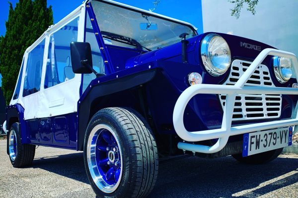 Mini moke bleue